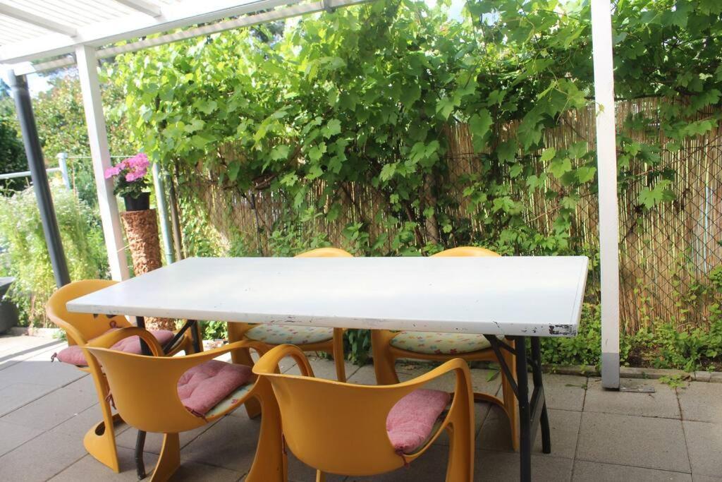Kleines Haeuschen Am Garten In Darmstadt Exteriör bild